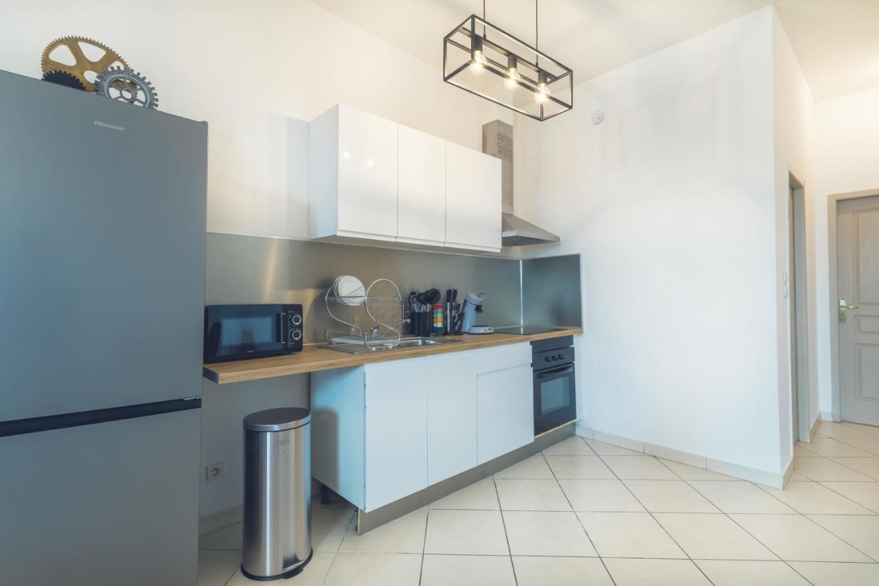 Appartement Tout Equipe Pour 6 Personnes A 15Min Des Plages Beziers Luaran gambar