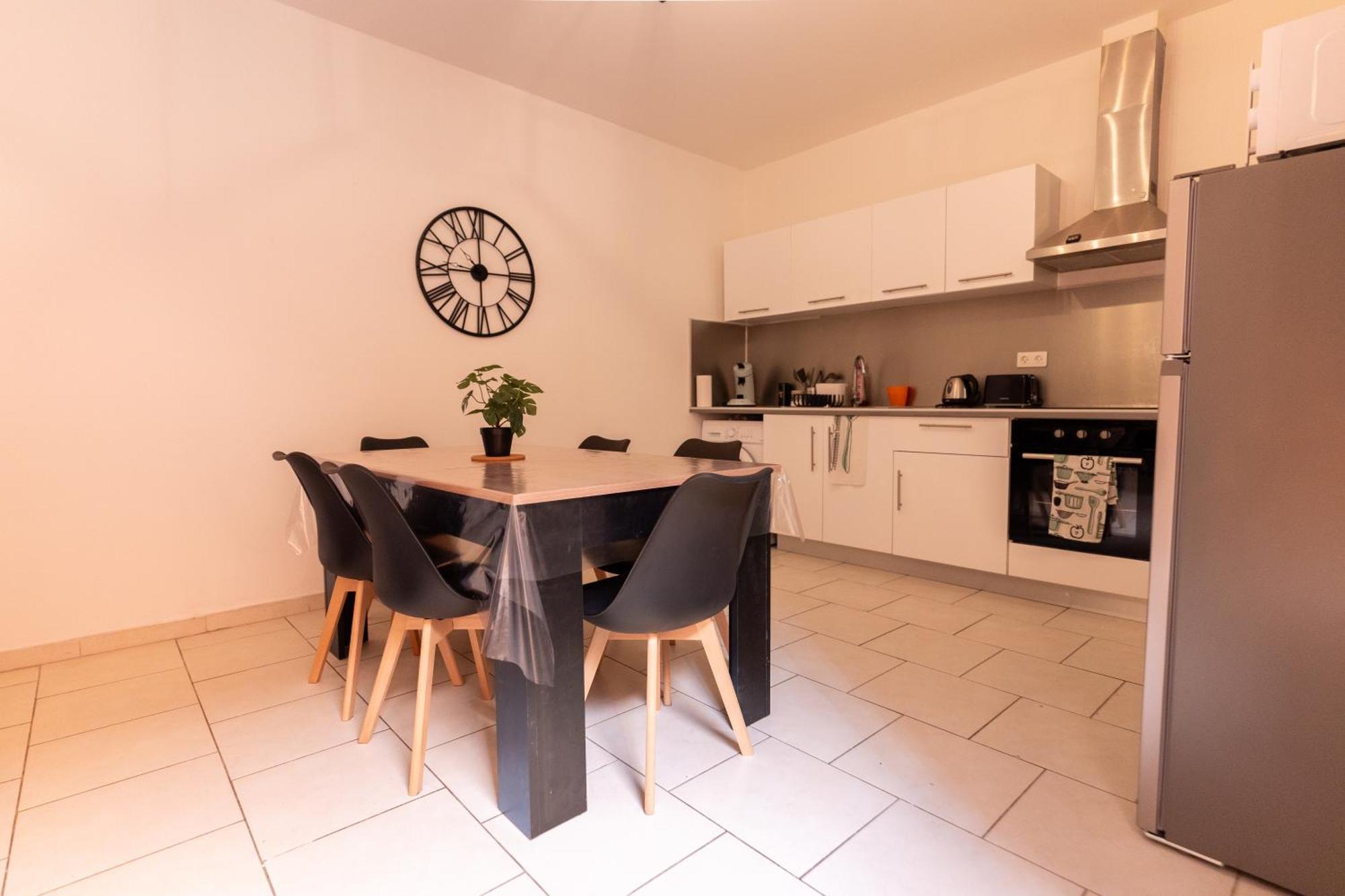 Appartement Tout Equipe Pour 6 Personnes A 15Min Des Plages Beziers Luaran gambar